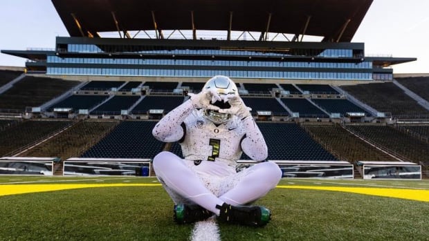 Johnny Bowens Oregon White